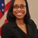 Dra. J. Nadine Gracia, MD, MSCE es la Sub Secretaria Asistente Interina para la Salud de las Minorías y la Directora Interina de la Oficina de la Salud en las Minorías del Departamento de Salud y Servicios Sociales de los Estados Unidos.